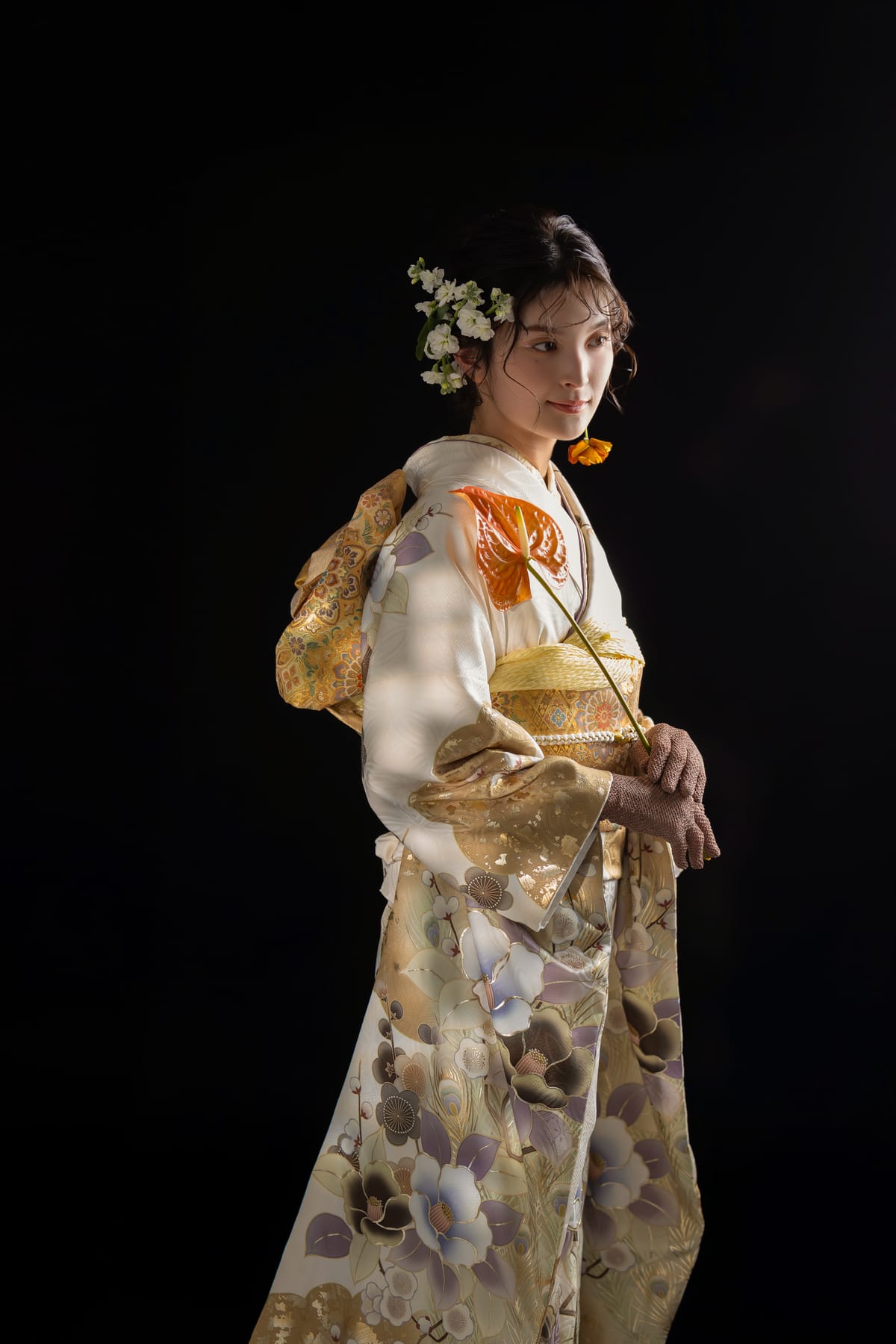 受け継いだ振袖を着た全身の立ち姿