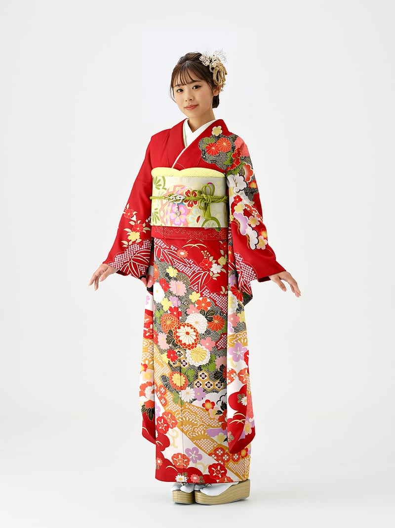赤の振袖を着た成人式の前撮り写真
