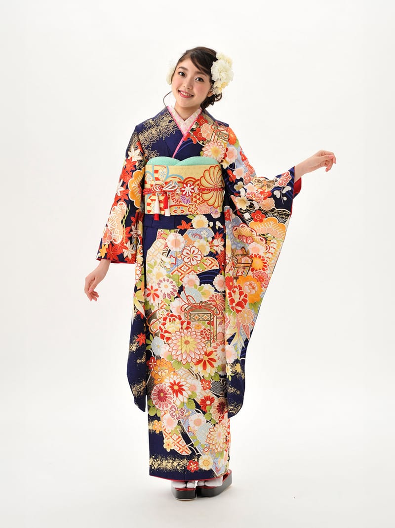 青・紺の振袖「紺 彩花金彩」｜正絹 紺 金彩の振袖｜振袖ギャラリー